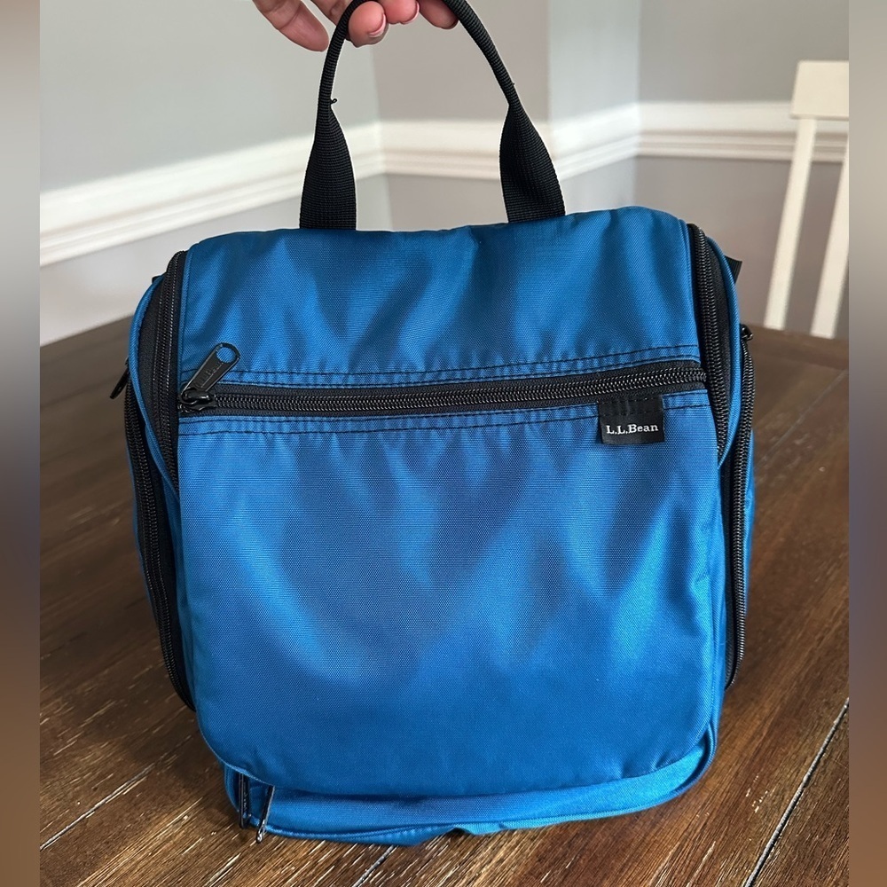 NWOT L.L. Bean toiletries bag